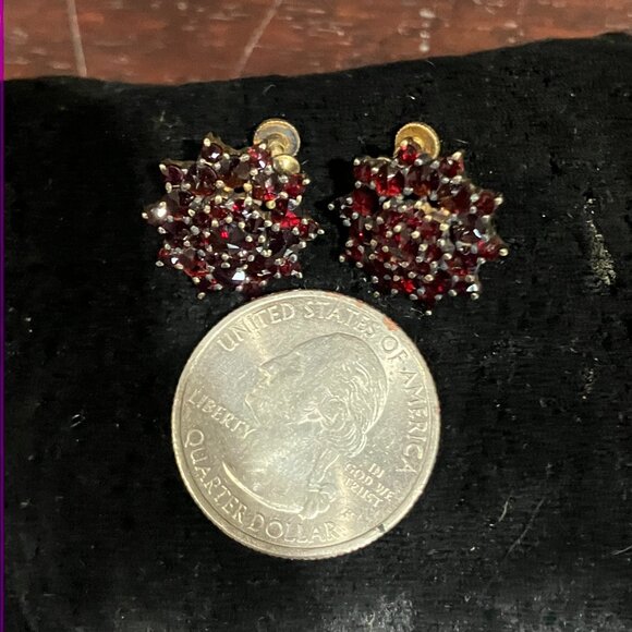 Vintage Bohemian Garnet Cluster Gold-plated 900 Silver Screw-back Earrings - Picture 10 of 16